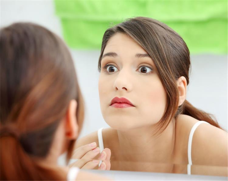 اشياء تضر البشرة