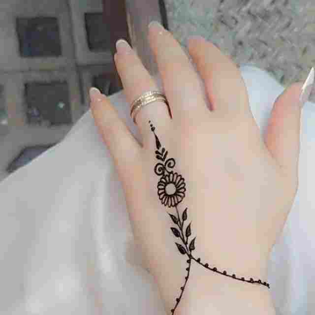 صور نقوش حنة لليد