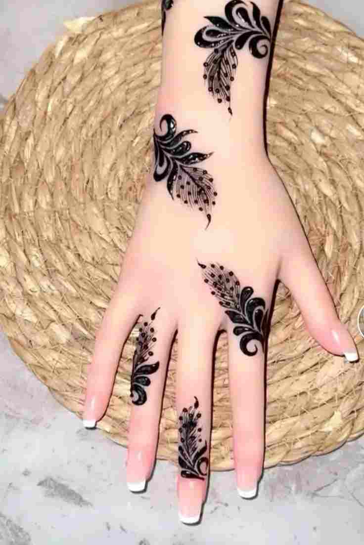 رسومات حنة لليد رقيقة وناعمة